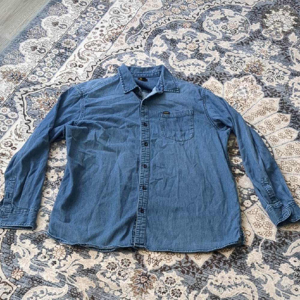 **3/$10** Men's Lee Jean Shirt Size XL